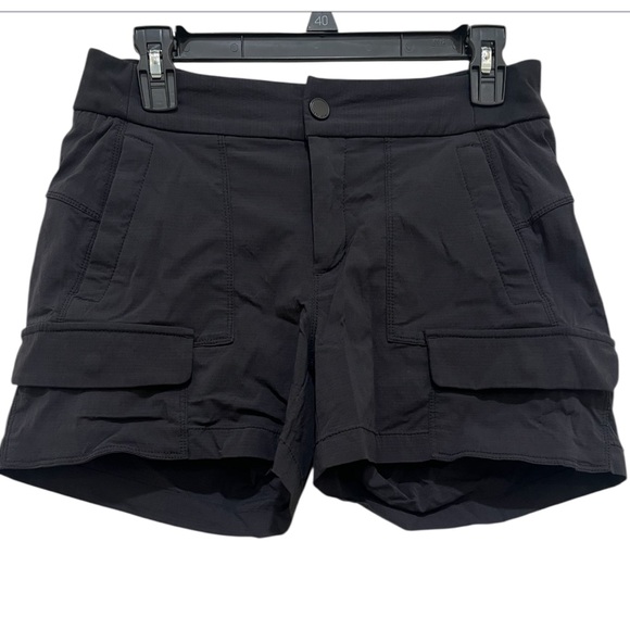 Athleta Pants - Athleta Trekke 2.0 Ripstop women’s size 6 black Cargo shorts